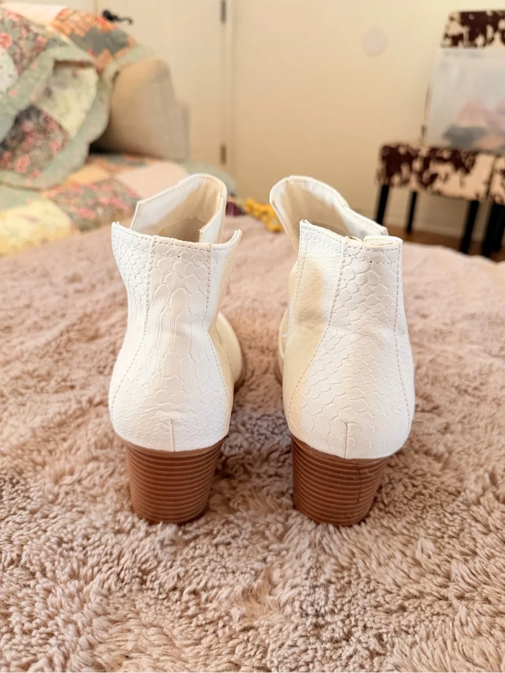 Women's White Textured Chelsea Booties with Block Heel